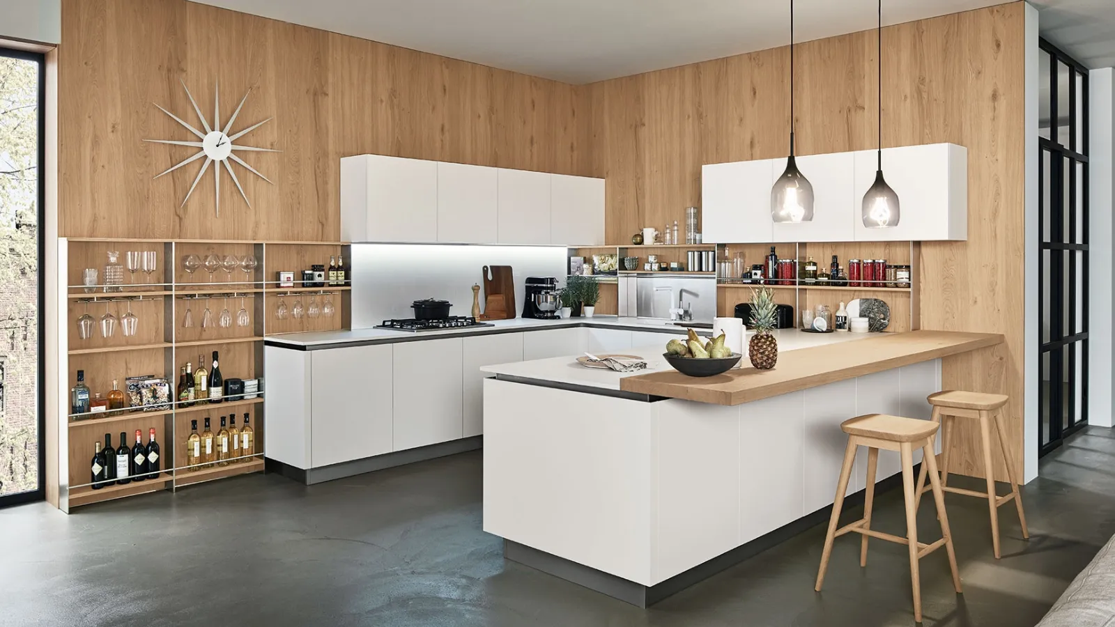 Cucina Moderna con penisola Oyster 07 in finitura Silk Bianco Neve e Rovere nodoso chiaro di Veneta Cucine