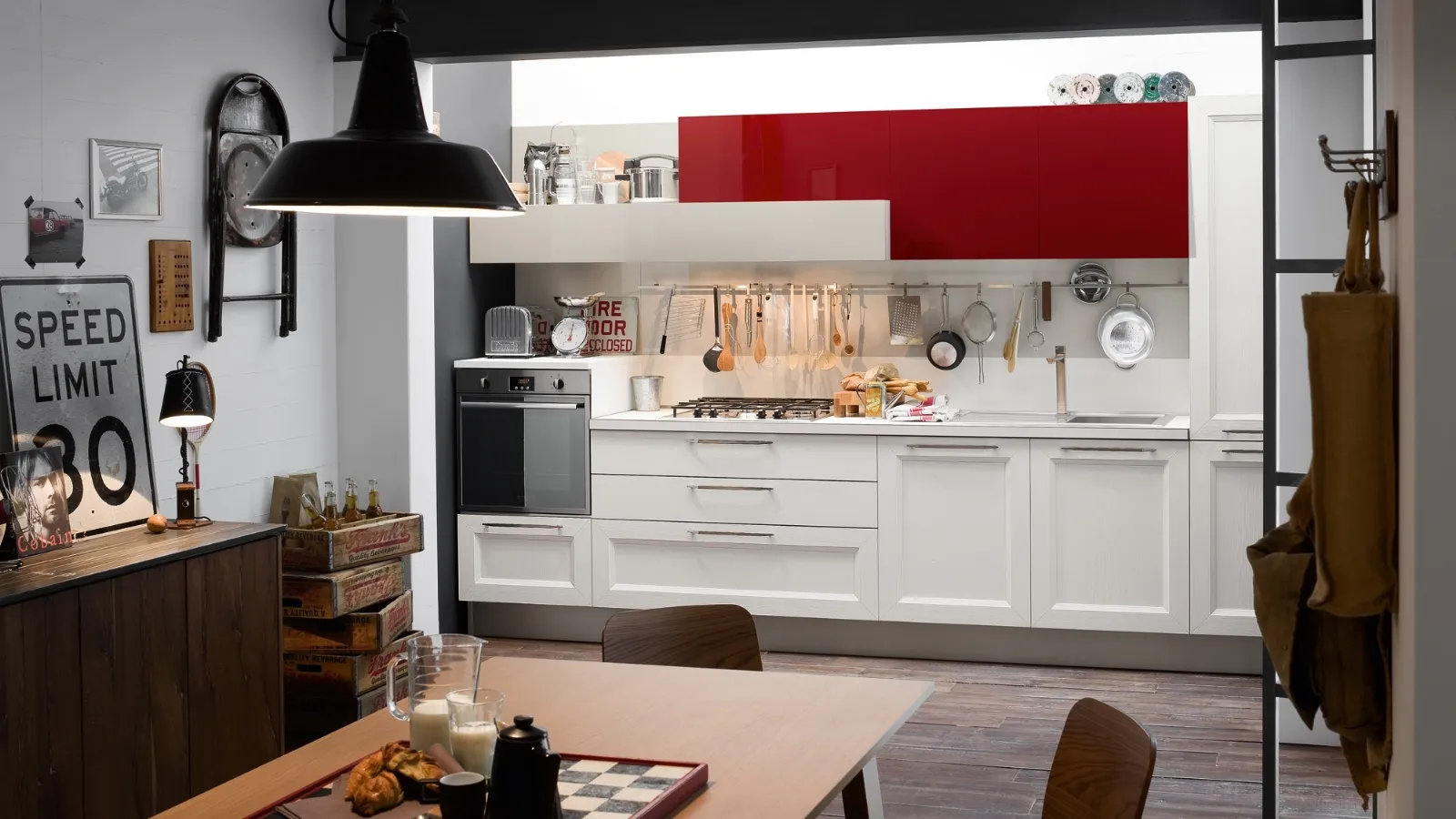 Cucina Moderna Tablet lineare in laccato opaco Bianco e laccato lucido Rosso Ciliegia di Veneta Cucine